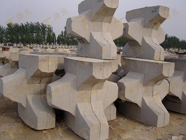 2T扭王字块体浇筑.jpg 2T扭王字块体浇筑.jpg