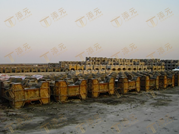 2T重四脚空心块预制浇筑.jpg