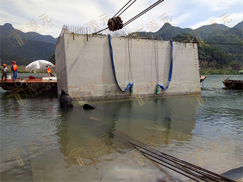 沉箱下水.jpg