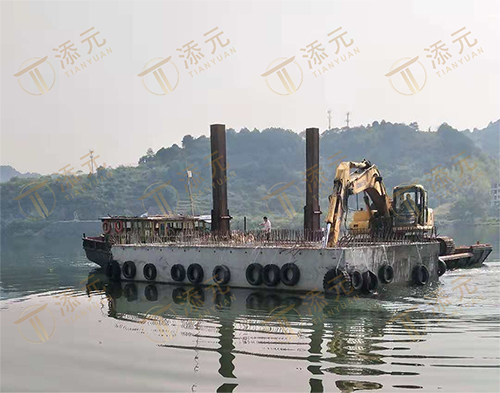 沉箱安装定位.jpg