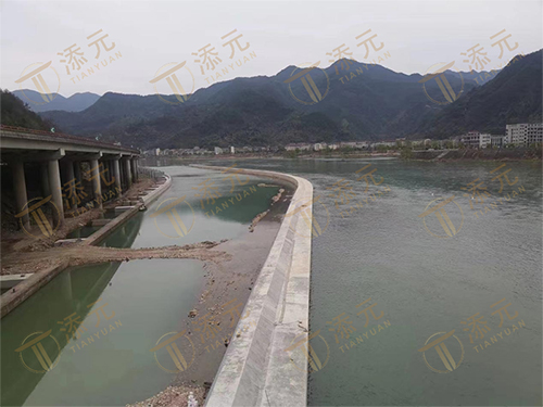 沉箱隔流墙成型.jpg